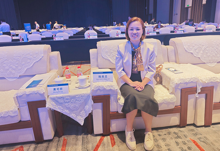 越南-中国企业商会、川渝越南同乡会会长阮氏兰博士